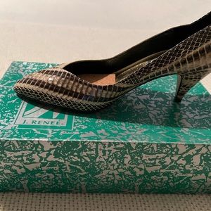 Women's shoes snake skin print